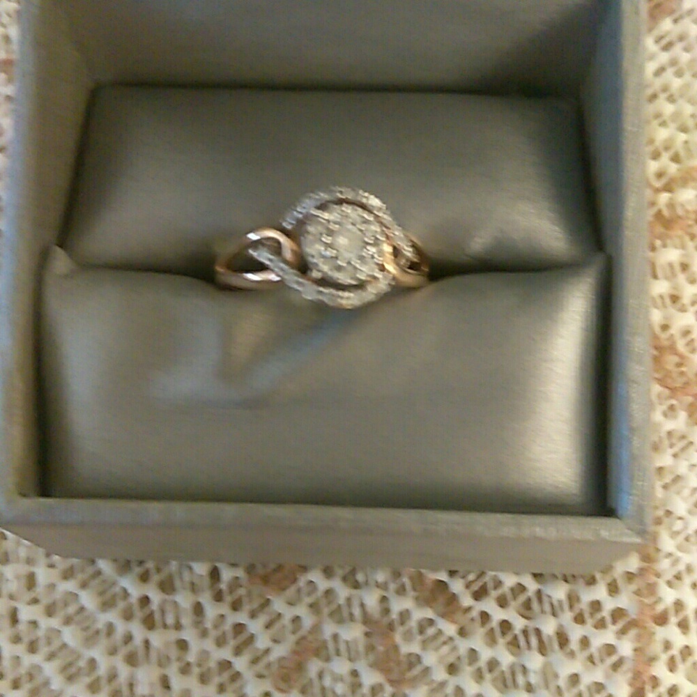 ZALES ROSE GOLD WITH DIAMONDS REAL